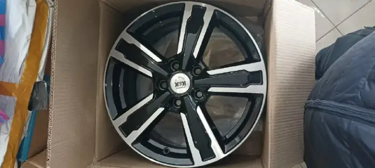 Ford focus 2. Ford фокус 2 пробег 231.000 двигатель 1,6 бензин, атмосферный, простой и надежный. Кпп механика. Двигатель после полного капремонта(фото и видео капиталки есть). Стоит хорошая андроид магнитола, новое лобовое стекло, хорошие кожаные чехлы. Пройден техосмотр. Продажа с полным переоформлением. Из минусов(горит чек по лямбде). Течей нет, новое сцепление. С ним отдам новые диски в коробке 16. Осмотр город шахтерск. Цена 550+торг +79493532173
📞 Звоните: +7(949)3532173 - фотография - 7