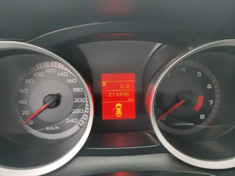Продажа от владельца (с 2017 года). Чистая автотека. Митсубиси лансер 10 поколения, 2.0 акпп, 2007 год выпуска. Пробег реальный и составляет 219 тыс. Км. Все стекла оригинал. 2 ключа. Максимальная комплектация: подрулевые переключатели скоростей, обвес со спойлером, легкосплавные диски r16, накладки под карбон в салоне, кожаный руль, кожаная ручка кулисы, дистанционный центральный замок, климат контроль, круиз контроль, кнопки управления магнитолой на руле.
Полностью обслужена, недавно сделано большое то: заменено масло в моторе и акпп, заменен антифриз и жидкость гидроусилителя. До дтп была в очень хорошем состоянии. Повреждена задняя часть кузова, сработала подушка безопасности пассажирского сиденья. Нет времени на восстановление. Цена 450 тысяч рублей (небольшой торг для быстрого покупателя). Осмотр в районе радио рынка маяк. Телефон: +79494643608 - фотография - 2