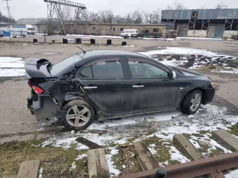 Продажа от владельца (с 2017 года). Чистая автотека. Митсубиси лансер 10 поколения, 2.0 акпп, 2007 год выпуска. Пробег реальный и составляет 219 тыс. Км. Все стекла оригинал. 2 ключа. Максимальная комплектация: подрулевые переключатели скоростей, обвес со спойлером, легкосплавные диски r16, накладки под карбон в салоне, кожаный руль, кожаная ручка кулисы, дистанционный центральный замок, климат контроль, круиз контроль, кнопки управления магнитолой на руле.
Полностью обслужена, недавно сделано большое то: заменено масло в моторе и акпп, заменен антифриз и жидкость гидроусилителя. До дтп была в очень хорошем состоянии. Повреждена задняя часть кузова, сработала подушка безопасности пассажирского сиденья. Нет времени на восстановление. Цена 450 тысяч рублей (небольшой торг для быстрого покупателя). Осмотр в районе радио рынка маяк. Телефон: +79494643608 - фотография - 6