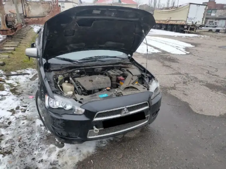Продажа от владельца (с 2017 года). Чистая автотека. Митсубиси лансер 10 поколения, 2.0 акпп, 2007 год выпуска. Пробег реальный и составляет 219 тыс. Км. Все стекла оригинал. 2 ключа. Максимальная комплектация: подрулевые переключатели скоростей, обвес со спойлером, легкосплавные диски r16, накладки под карбон в салоне, кожаный руль, кожаная ручка кулисы, дистанционный центральный замок, климат контроль, круиз контроль, кнопки управления магнитолой на руле.
Полностью обслужена, недавно сделано большое то: заменено масло в моторе и акпп, заменен антифриз и жидкость гидроусилителя. До дтп была в очень хорошем состоянии. Повреждена задняя часть кузова, сработала подушка безопасности пассажирского сиденья. Нет времени на восстановление. Цена 450 тысяч рублей (небольшой торг для быстрого покупателя). Осмотр в районе радио рынка маяк. Телефон: +79494643608 - фотография - 7