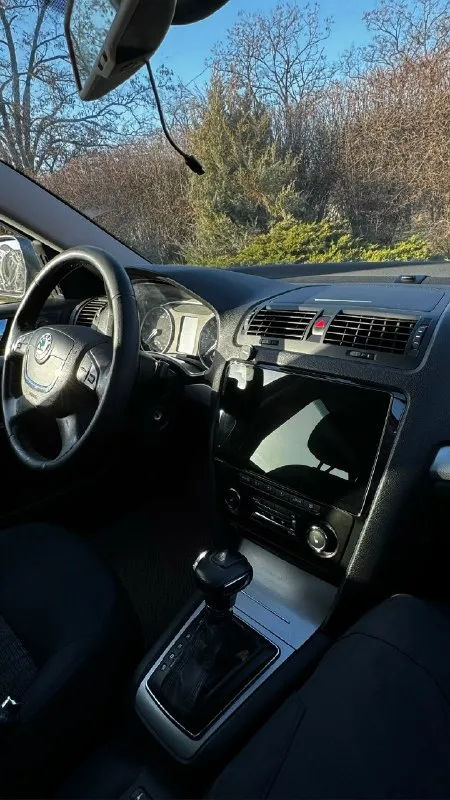В продаже skoda octavia a5|| рестайлинг с мотором 1.8 tsi автомат, коробка dsg авто 2010 год, пробег 255000 тыс по мотору проблем нет работает ровно и четко масло не берет ! Коробка не выбивает сцепление не буксует все передачи переключаются четко! Ходовая часть не беспокоит, ничего не стучит, не гремит, не бьет, за авто не стыдно, по электрике все работает, отличная оптика, свет шикарный, гнили нету, стоит магнитола teyes cc3 2k 4/64 брал за 30 тысяч. Цена 900 тыс! Осмотр г. Макеевка+79494799451 телеграмм
📞 Звоните: +7(949)4799451 - фотография - 3
