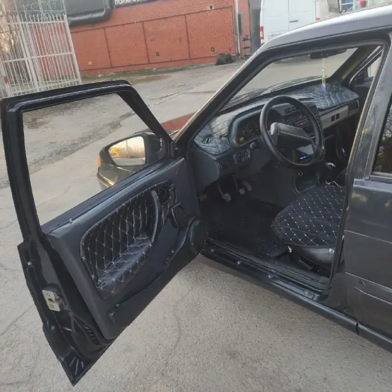 Продам ваз-2115 технический и внешние в отличном состоянии без гнили и ржавчины без единого рыжика автомобиль очень хорошо сохранился весь металл родной ходовая перебрана чистый ухоженный салон электрика работать вся до каждой кнопочки не за дверей пороги стаканы лонжероны всё целое дно в отличном состоянии установлена хорошая качественная музыка сабвуфер усилитель передние колонки также установлена дорогая оптика линзы в противотуманках зеркала гранта, литые диски на летней резине, с документами полный порядок без штрафов и ограничений техосмотр пройден все документы готовы к переоформлению остальные вопросы по телефону осмотр донецк макеевка
Цена 295 торг.
Номер телефона+79498943084 - фотография - 9
