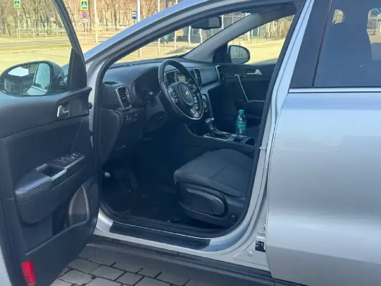 Kia sportage официал
Эксплуатация с 2018 года
Двигатель 2.0 бензин
Коробка автомат
Пробег родной 119 тыс. Км.
1 Владелец
Автомобиль в отличном состоянии,
Кузов без дтп ! Весь в заводском окрасе 1000% готов на любые проверки с вашей
Стороны
В автомобиле есть все для комфорта
Роздельный климат-контроль,
Круиз-контроль,
Датчики света, и дождя,
Подогревы всех сидений,
Руля, зеркал, и стекл,
Парктрони,
Камера заднего вида,
И многое другое !
С документами полный порядок,
Продажа с полным переоформление в мрэо
Г. Донецк
Цена 1.845тыс. ₽ торг
Звоните остальное по
+79495210885
📲 Tg: r. B
📞 Звоните: +7(949)5210885 - фотография - 8