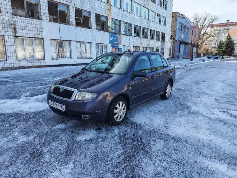 Продам skoda fabia. 2002 г. В. В кузове седан.
Мотор 1,9 дизель без турбины
Кпп - механика
Пробег - 340 тыс.
Автомобиль в семье с 2018 года. Моего пробега ~90 тыс км. Выносливая машина с низким расходом топлива. По трассе на одном баке 900 км едет легко. Гнили, ржавчины нет. Машина вкруг перекрашивалась в 2023 году. В 2025 году менялась задняя подвеска (сайленты балки, пружины, амморты), рулевая рейка с датчиком, генератор с ремнём и натяжителем. Состояние - сел и поехал, ничего кроме текущего обслуживания не требует. Впереди эл. Стеклоподъемники, сзади ручки.
Осмотр донецк, петровка.
Цена - 300 тыс. Торг
+79498150744 Руслан - фотография - 1