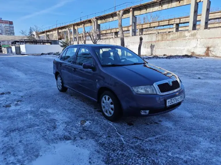 Продам skoda fabia. 2002 г. В. В кузове седан.
Мотор 1,9 дизель без турбины
Кпп - механика
Пробег - 340 тыс.
Автомобиль в семье с 2018 года. Моего пробега ~90 тыс км. Выносливая машина с низким расходом топлива. По трассе на одном баке 900 км едет легко. Гнили, ржавчины нет. Машина вкруг перекрашивалась в 2023 году. В 2025 году менялась задняя подвеска (сайленты балки, пружины, амморты), рулевая рейка с датчиком, генератор с ремнём и натяжителем. Состояние - сел и поехал, ничего кроме текущего обслуживания не требует. Впереди эл. Стеклоподъемники, сзади ручки.
Осмотр донецк, петровка.
Цена - 300 тыс. Торг
+79498150744 Руслан - фотография - 2