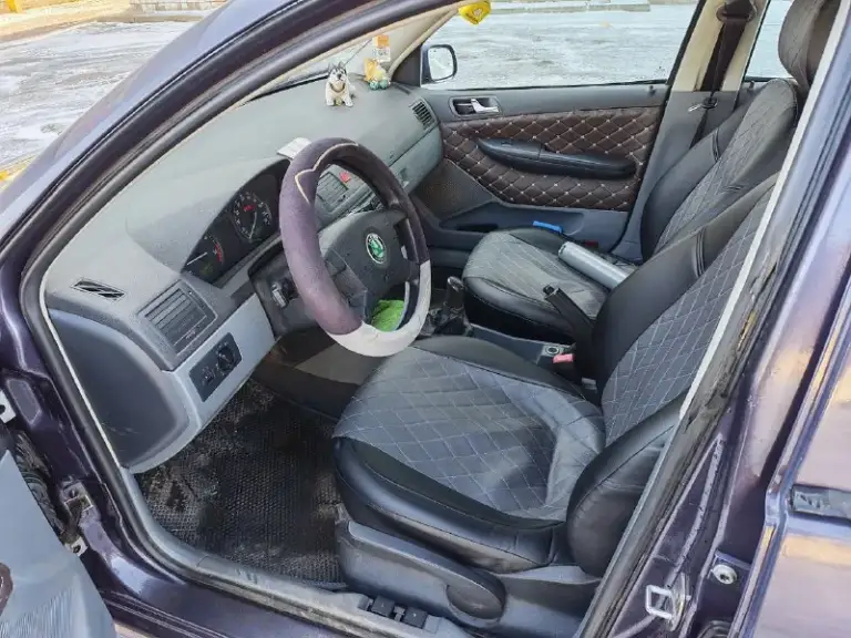 Продам skoda fabia. 2002 г. В. В кузове седан.
Мотор 1,9 дизель без турбины
Кпп - механика
Пробег - 340 тыс.
Автомобиль в семье с 2018 года. Моего пробега ~90 тыс км. Выносливая машина с низким расходом топлива. По трассе на одном баке 900 км едет легко. Гнили, ржавчины нет. Машина вкруг перекрашивалась в 2023 году. В 2025 году менялась задняя подвеска (сайленты балки, пружины, амморты), рулевая рейка с датчиком, генератор с ремнём и натяжителем. Состояние - сел и поехал, ничего кроме текущего обслуживания не требует. Впереди эл. Стеклоподъемники, сзади ручки.
Осмотр донецк, петровка.
Цена - 300 тыс. Торг
+79498150744 Руслан - фотография - 6