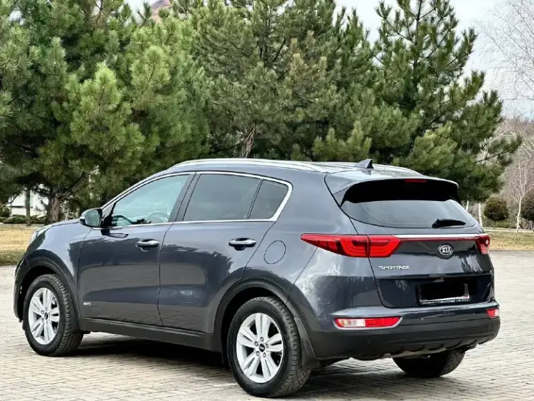 Kia sportage 2018 год
Автомобиль в идеальном состоянии вложений не каких не требует, один владелец с автосалона,
Абсолютно с чистой историей, авто в родном окрасе, стекла все родные даже лобовое)
Без дтп, с родным пробегом 138тыс, км
Комплектация пред максимальная!
Двигатель 2.0 бензин,
Подключаемый полный привод (рабочий) 4wd
Комбинированный салон,
Бесключевой доступ,
Старт стоп,
Камера заднего вида,
Управление на руле, и многое другое,
С документами полностью порядок продажа от собственника!
Цена 1.935.000₽
Звоните +7949-551-68-75 - фотография - 5