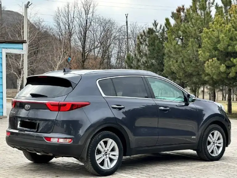 Kia sportage 2018 год
Автомобиль в идеальном состоянии вложений не каких не требует, один владелец с автосалона,
Абсолютно с чистой историей, авто в родном окрасе, стекла все родные даже лобовое)
Без дтп, с родным пробегом 138тыс, км
Комплектация пред максимальная!
Двигатель 2.0 бензин,
Подключаемый полный привод (рабочий) 4wd
Комбинированный салон,
Бесключевой доступ,
Старт стоп,
Камера заднего вида,
Управление на руле, и многое другое,
С документами полностью порядок продажа от собственника!
Цена 1.935.000₽
Звоните +7949-551-68-75 - фотография - 6