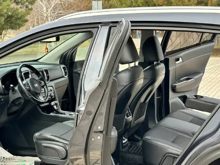 Kia sportage 2018 год
Автомобиль в идеальном состоянии вложений не каких не требует, один владелец с автосалона,
Абсолютно с чистой историей, авто в родном окрасе, стекла все родные даже лобовое)
Без дтп, с родным пробегом 138тыс, км
Комплектация пред максимальная!
Двигатель 2.0 бензин,
Подключаемый полный привод (рабочий) 4wd
Комбинированный салон,
Бесключевой доступ,
Старт стоп,
Камера заднего вида,
Управление на руле, и многое другое,
С документами полностью порядок продажа от собственника!
Цена 1.935.000₽
Звоните +7949-551-68-75 - фотография - 7