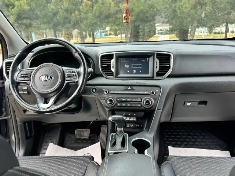 Kia sportage 2018 год
Автомобиль в идеальном состоянии вложений не каких не требует, один владелец с автосалона,
Абсолютно с чистой историей, авто в родном окрасе, стекла все родные даже лобовое)
Без дтп, с родным пробегом 138тыс, км
Комплектация пред максимальная!
Двигатель 2.0 бензин,
Подключаемый полный привод (рабочий) 4wd
Комбинированный салон,
Бесключевой доступ,
Старт стоп,
Камера заднего вида,
Управление на руле, и многое другое,
С документами полностью порядок продажа от собственника!
Цена 1.935.000₽
Звоните +7949-551-68-75 - фотография - 8
