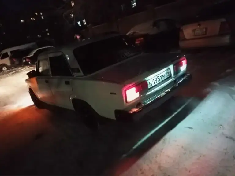 🆘Продам ваз 2107🆘 💥инжектр 💥 🔥1012года🔥 ❗ 60.000 тысяч родного пробега! ❗ в очень хорошем состоянии! ❗ стоит сигнализация 2 брелка. ❗ автомобиль без единого рыжика! Дно в мавиле. ❗ машина вся в шумке. ❗ салон чистый, ухоженный, на сид. .. Овая полностью новая. ❗ стоят литые диски r14, комплект зимних на штампах в подарок. 🎶 стоит музыка, хорошая, 4 колонки 2 пищалки + саб+ 2 усилка. ❗ гаражное хранение, за автомобилем следили. ❗ автомобиль вложений не требует, сел и поехал. 💥 из минусав есть запрет на 20 000руб ❗ осмотр харцызск. ❗ по вопросам по телефону +79498252071🤙 💥 цена 200 000руб 💥
📞 Звоните: +7(949)8252071 - фотография - 3