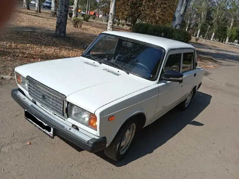 🆘Продам ваз 2107🆘 💥инжектр 💥 🔥1012года🔥 ❗ 60.000 тысяч родного пробега! ❗ в очень хорошем состоянии! ❗ стоит сигнализация 2 брелка. ❗ автомобиль без единого рыжика! Дно в мавиле. ❗ машина вся в шумке. ❗ салон чистый, ухоженный, на сид. .. Овая полностью новая. ❗ стоят литые диски r14, комплект зимних на штампах в подарок. 🎶 стоит музыка, хорошая, 4 колонки 2 пищалки + саб+ 2 усилка. ❗ гаражное хранение, за автомобилем следили. ❗ автомобиль вложений не требует, сел и поехал. 💥 из минусав есть запрет на 20 000руб ❗ осмотр харцызск. ❗ по вопросам по телефону +79498252071🤙 💥 цена 200 000руб 💥
📞 Звоните: +7(949)8252071 - фотография - 4