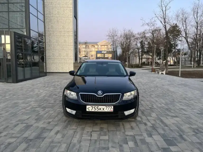 Продам школа октавия а7 2014 год 1.6 акпп автомобиль в идеальном состоянии не требует никаких вложений полностью обслужен и готов к дальнейшей эксплуатации за машиной всегда ухаживали вовремя обслуживали! В салоне не курил эксплуатация без дтп. Отличная комплектация двухзонный климат подогрев сидений parktronic датчик света дождя все работает на 5+ осмотр город мариуполь цена 1350000 тыс руб по всем вопросам звоните +79490261919 - фотография - 2