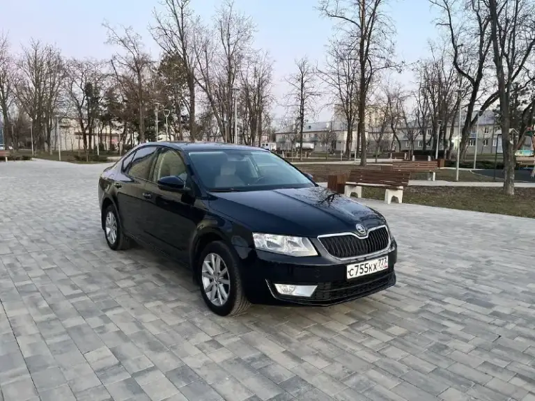 Продам школа октавия а7 2014 год 1.6 акпп автомобиль в идеальном состоянии не требует никаких вложений полностью обслужен и готов к дальнейшей эксплуатации за машиной всегда ухаживали вовремя обслуживали! В салоне не курил эксплуатация без дтп. Отличная комплектация двухзонный климат подогрев сидений parktronic датчик света дождя все работает на 5+ осмотр город мариуполь цена 1350000 тыс руб по всем вопросам звоните +79490261919 - фотография - 3