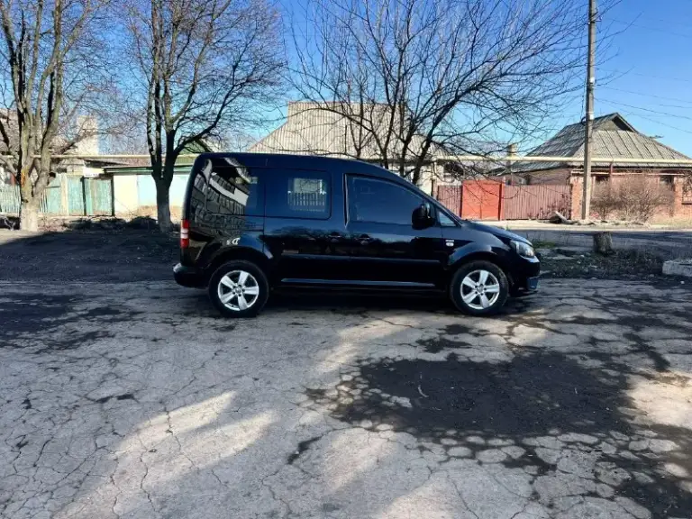 Продам volkswagen caddy минивэн автомобиль в идеальном состоянии 2014 г. Выпуска 80 000 родного пробега самая полная комплектация круиз контроль подогрев сидений электростеклопакет абс антизанос все что нужно для комфортной езды автомобиль сделан на две двери очень удобно автомобильный весь в заводском окрасе один хозяин с автосалона два комплекта колёс на титановых дисках ходовая вся идеальная масла фильтра заменил автомобиль полностью новый автомобиль хранился в тёплым сухом гараже звоните в любое время +79496645504 цена 700тысяч
📞 Звоните: +7(949)6645504 - фотография - 6