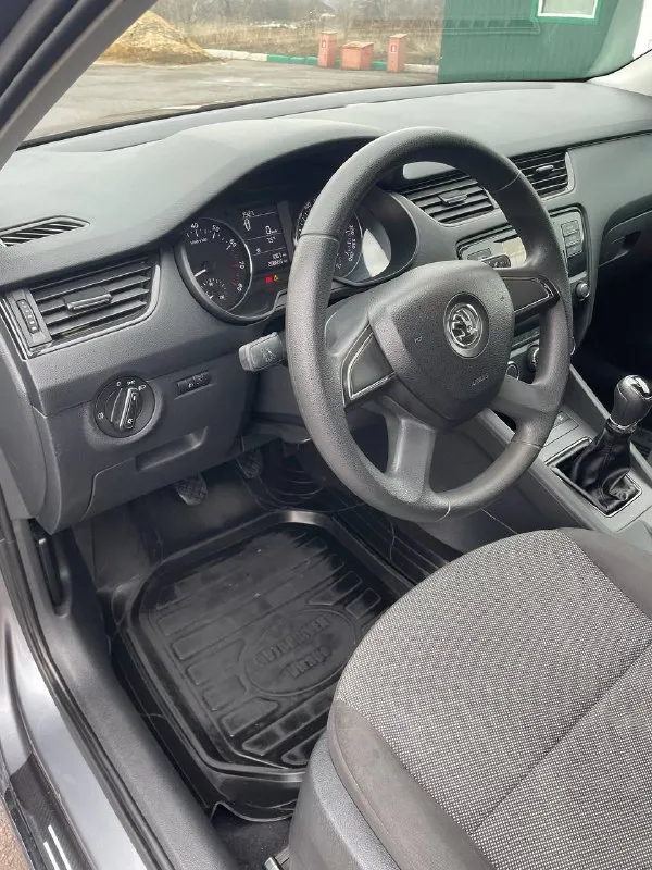 Skoda octavia a7 - 2015 года, объём 1.6 самый надежный мотор, на механике. 198тысяч км пробега. Автомобиль в идеальнейшем состоянии, машина прошла то, эксплуатация сугубо в гараже, нареканий нет никаких, от слова совсем! В комплекте все ключи ( два ключа ) сервисные книги, записи всех то, обслуживание на офф дилере, за более детальной информацией звоните!
Цена 1🍋180торг или обмен +79495180296
📲 Tg:. ...
📞 Звоните: +7(949)5180296 - фотография - 7