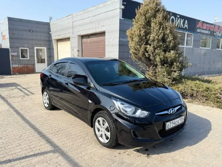 Продам hyundai solaris 2013 год выпуска двигатель 1.6 кпп механика пробег 168.000 км оригинал! В отличном состоянии, в дтп не участвовал не требует не каких вложений кузов без дефектов и нюансов, комплектация кондиционер эльктро стеклоподъемники усилитель руля мульти руль круиз контроль, музыка планшет, расход до 8 литров, гаражное хранение с документами полный порядок цена 675.000 тел +79490908190 город мариуполь - фотография - 1