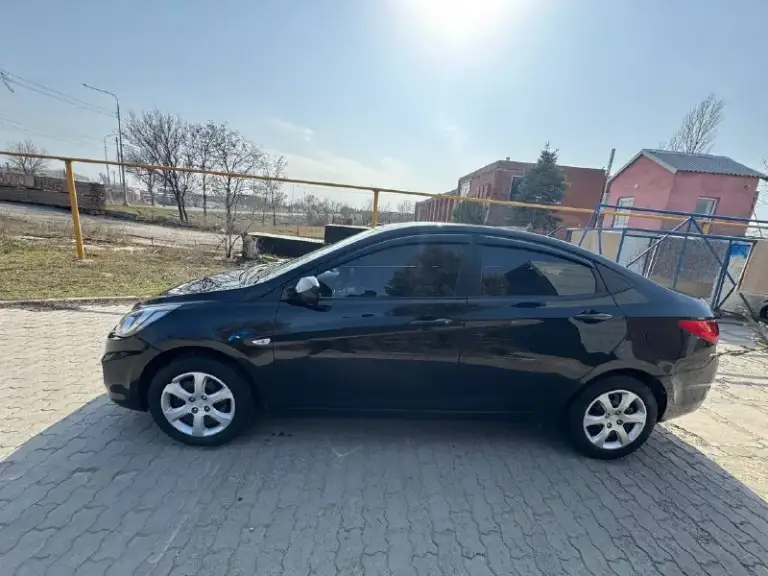 Продам hyundai solaris 2013 год выпуска двигатель 1.6 кпп механика пробег 168.000 км оригинал! В отличном состоянии, в дтп не участвовал не требует не каких вложений кузов без дефектов и нюансов, комплектация кондиционер эльктро стеклоподъемники усилитель руля мульти руль круиз контроль, музыка планшет, расход до 8 литров, гаражное хранение с документами полный порядок цена 675.000 тел +79490908190 город мариуполь - фотография - 6