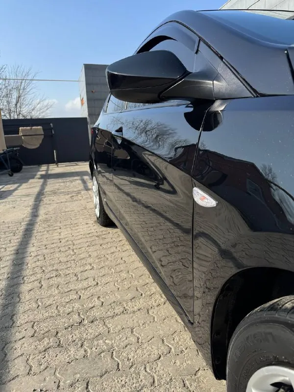 Продам hyundai solaris 2013 год выпуска двигатель 1.6 кпп механика пробег 168.000 км оригинал! В отличном состоянии, в дтп не участвовал не требует не каких вложений кузов без дефектов и нюансов, комплектация кондиционер эльктро стеклоподъемники усилитель руля мульти руль круиз контроль, музыка планшет, расход до 8 литров, гаражное хранение с документами полный порядок цена 675.000 тел +79490908190 город мариуполь - фотография - 7