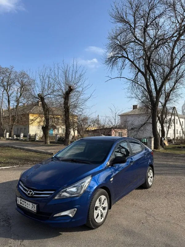 Hyundai solaris рестайлинг 2015 года
Оригинальный пробег 210 тысяч километров
Коробка шести ступенчатый автомат, работает отлично
Авто в хорошем состоянии по кузову и по технике, не требует никаких вложений
Двигатель 1.6 работает отлично, масло менялось каждые 8 тысяч
Кондиционер, печка, подогрев сидений, магнитола - всё работает без нареканий
Дополнительно установлена сигнализация
На машине никогда не таксовали, в салоне не курили, пластик не затертый, сиденья были в чехлах большую часть времени, салон в отличном состоянии
У авто один владелец за все время, полностью в родном окрасе, а также заводское остекление
Юридически полностью чистая машина, без штрафов, залогов и запретов
Буду присутствовать в мрэо
Дополнительные фото и видео пришлю по запросу, пишите
Также в продаже kia rio

Цена - 975 тысяч рублей, торг уместен при осмотре
Моспино, пролетарский район
Звоните +79490079659 - фотография - 2