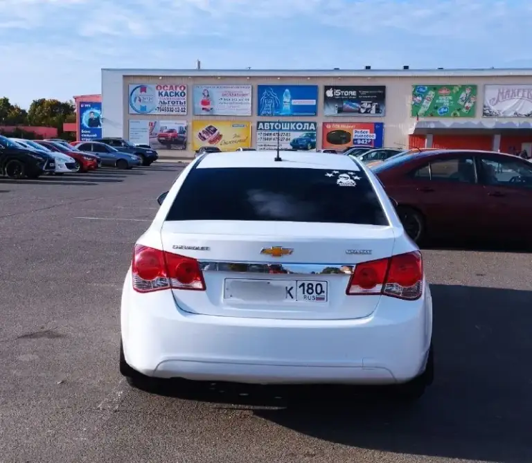 Продам
Chevrolet cruze
2010 Год выпуска
1.6 Механическая кпп
Пробег 217 000 км.
Авто в отличном состоянии, своевременное обслуживание на  сто, недавно заменены свечи, масла, фильтра.
2 Комплекта резины, ключей.
Не траит, не дымит, работает как часы
Стоят новые тормоза в круг.
Кондёр, печка все работает, стеклоподъёмники, гур.
Ходовка мягкая, не гремит.
Присутствует отличная музыка.
Я хозяин авто, продаю с
Переоформлением  в мрэо.
Осмотр г. Донецк.
Цена 780 000 руб.
Торг у капота.
+79493690053
.
📞 Звоните: +7(949)3690053 - фотография - 3