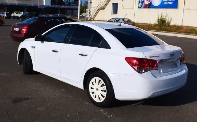 Продам
Chevrolet cruze
2010 Год выпуска
1.6 Механическая кпп
Пробег 217 000 км.
Авто в отличном состоянии, своевременное обслуживание на  сто, недавно заменены свечи, масла, фильтра.
2 Комплекта резины, ключей.
Не траит, не дымит, работает как часы
Стоят новые тормоза в круг.
Кондёр, печка все работает, стеклоподъёмники, гур.
Ходовка мягкая, не гремит.
Присутствует отличная музыка.
Я хозяин авто, продаю с
Переоформлением  в мрэо.
Осмотр г. Донецк.
Цена 780 000 руб.
Торг у капота.
+79493690053
.
📞 Звоните: +7(949)3690053 - фотография - 4