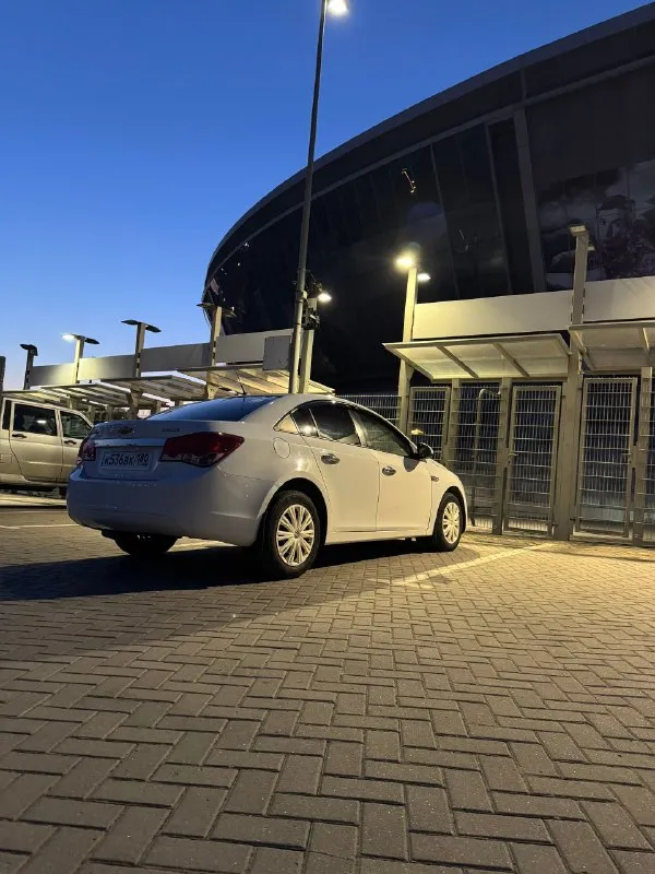 Продам
Chevrolet cruze
2010 Год выпуска
1.6 Механическая кпп
Пробег 217 000 км.
Авто в отличном состоянии, своевременное обслуживание на  сто, недавно заменены свечи, масла, фильтра.
2 Комплекта резины, ключей.
Не траит, не дымит, работает как часы
Стоят новые тормоза в круг.
Кондёр, печка все работает, стеклоподъёмники, гур.
Ходовка мягкая, не гремит.
Присутствует отличная музыка.
Я хозяин авто, продаю с
Переоформлением  в мрэо.
Осмотр г. Донецк.
Цена 780 000 руб.
Торг у капота.
+79493690053
.
📞 Звоните: +7(949)3690053 - фотография - 9