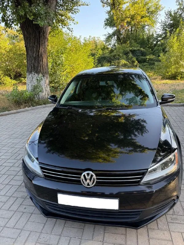 Срочно!!! Volkswagen jetta vi, 2013, 1.8at 170 л. С. С пробегом 63359 мили (102000 км. ). Кожаный салон. Гаражное хранение. Комплект зимней резины в подарок. Пройдено то. Цена 1100000 руб. Без торга!!!тел. +79490409212. Макеевка - фотография - 1