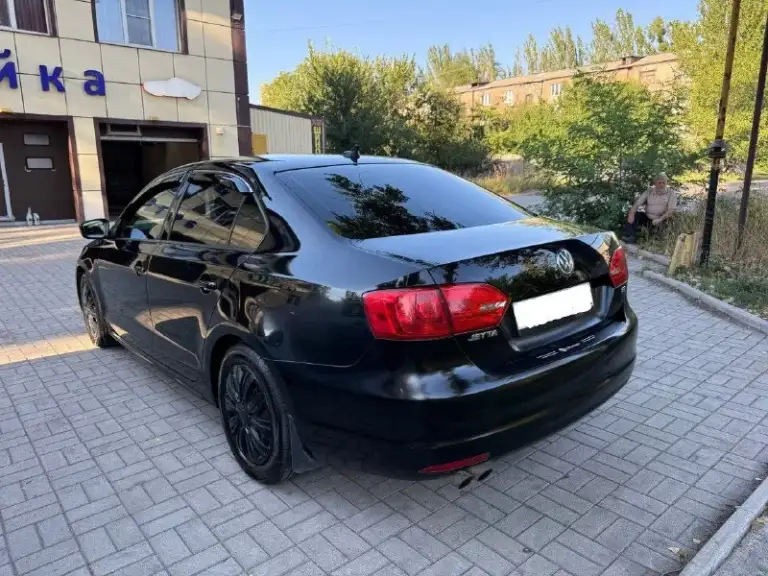 Срочно!!! Volkswagen jetta vi, 2013, 1.8at 170 л. С. С пробегом 63359 мили (102000 км. ). Кожаный салон. Гаражное хранение. Комплект зимней резины в подарок. Пройдено то. Цена 1100000 руб. Без торга!!!тел. +79490409212. Макеевка - фотография - 2