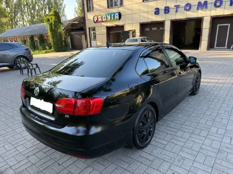 Срочно!!! Volkswagen jetta vi, 2013, 1.8at 170 л. С. С пробегом 63359 мили (102000 км. ). Кожаный салон. Гаражное хранение. Комплект зимней резины в подарок. Пройдено то. Цена 1100000 руб. Без торга!!!тел. +79490409212. Макеевка - фотография - 3