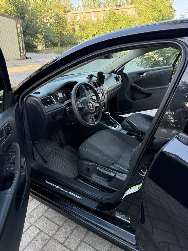 Срочно!!! Volkswagen jetta vi, 2013, 1.8at 170 л. С. С пробегом 63359 мили (102000 км. ). Кожаный салон. Гаражное хранение. Комплект зимней резины в подарок. Пройдено то. Цена 1100000 руб. Без торга!!!тел. +79490409212. Макеевка - фотография - 6
