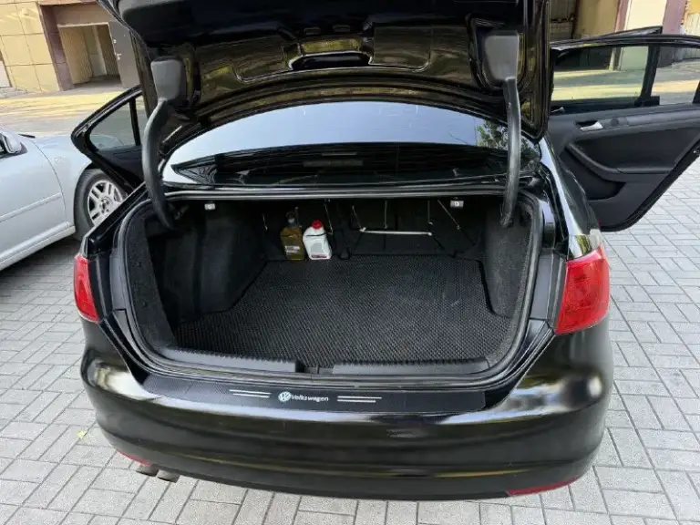 Срочно!!! Volkswagen jetta vi, 2013, 1.8at 170 л. С. С пробегом 63359 мили (102000 км. ). Кожаный салон. Гаражное хранение. Комплект зимней резины в подарок. Пройдено то. Цена 1100000 руб. Без торга!!!тел. +79490409212. Макеевка - фотография - 8