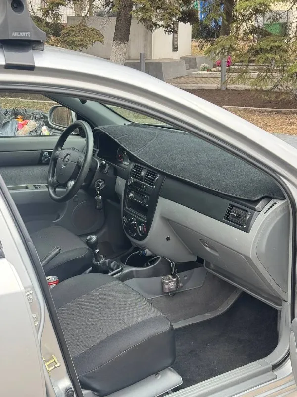 В продаже эксклюзивный вариант
Chevrolet lacetti 2005 г. С пробегом 84.000 км, в одних руках с салона, все подтверждается документами и автотекой( причем фиксация пробега была каждый год) автомобиль всю время находился в краснодаре, отсюда и около идеально состояние кузова.
Крашен бампер и частично угол переднего крыла(зацепились об ворота) остальное родной окрас. Толщиномер предоставлю. В дтп не участвовала(все герметики, сварные точки и т. Д. Заводские), ничего не крутилось и не снималось. Остекление оригинал, без трещин и сколов.
Комплектация с кондиционером, стеклоподъемниками, гур, abs, airbag, электрозеркала, сигнализация с обратной связью, неплохая музыка.
Два ключа, птс оригинал.
Ручник держит, автомобиль полностью обслужен. Кпп отлично работает
Новая летняя резина
Тех осмотр пройден.
Кто ищет автомобиль для себя на долгое время - лучший вариант.
+79493594733
620.000 Торг у капота
Макеевка
📲 Tg: @killreall17
📞 Звоните: +7(949)3594733 - фотография - 5