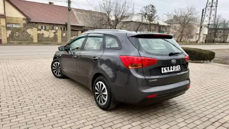 Продам kia ceed
2015 Года выпуска
Состояния идеальное
Собственник
6 Ступенчатая механика
Полная комплектация : подогрев руля, подогрев сидений мульти руль голосовой помощник bluetooth
С родным пробегом 210.000
1.6 Газ бензин
Вложений не требует
Во владение 1 год
Комплект новой летней резины комплект летней новой резины
Салон чистый и не прокуренный
По документам любое переформление
Остальные вопросы по телефону +79490362879
Цена 780.000 торг у капота.
Возможен обмен с вашей доплатой. - фотография - 3