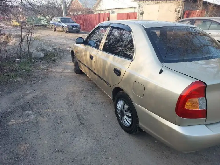 Продам автомобиль хендэ акцент 2005 года. 1.6. Механика. Передний привод. 223.140 км родного пробега. Документы в порядке. В хорошем состоянии. Двигатель, коробка без нареканий, по ходовке все хорошо. Салон ухоженнный. Цена: 420.000 рублей. Торг. Интересующие вопросы по номеру: +79490769142 вадим. Мариуполь. - фотография - 4