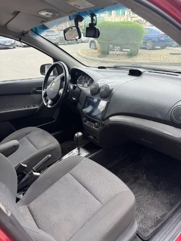Продаю chevrolet aveo 2006 г 1,4 ат
Хорошая комплектация, климат контроль, центральный замок, мультик руль, 4 стеклоподъемники, электрорегулировка зеркал, мультимедиа с камерой заднего вида, видеорегистратор, комплект летней резины на штампах куплена в конце прошлого сезона, стёкла все заводские включая лобовое, новое масло с фильтрами, так же поменял передние диски с колодками, машина в отличном состоянии для своих лет.
Цена 550
Номер для связи +79494513684
+79895560737
📞 Звоните: +7(949)4513684 - фотография - 4
