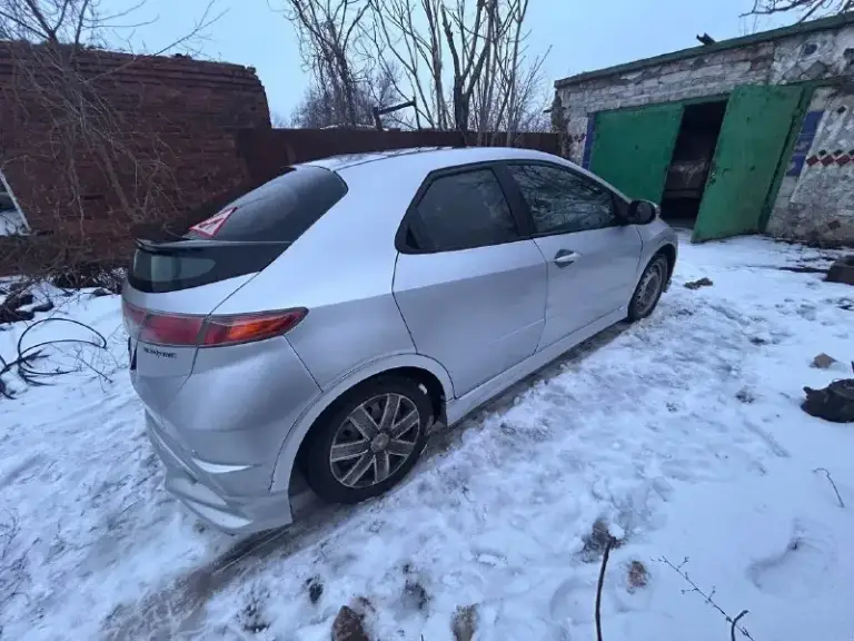 🟢🟢🟢 Срочная продажа 🟢🟢🟢
🚗 Honda civic 5d 2007 года, рестайлинг от завода. Панорамная крыша.
Надежный и экономичный хэтчбек с пробегом 240 тыс. Км. Авто находится в хорошем техническом состоянии. Двигатель 1.799 л.

​🚗Хорошая комплектация:климат и круиз -контроли, подогрев сидений, датчики света и дождя. Все системы работают исправно.

​🚗По кузову состояние нормальное, соответствует возрасту, есть небольшие дефекты (вышлю в лс). По ходовой части все ровно. Машина полностью на ходу и прослужит еще очень долго.
🚗В салоне не курили, все расходники менялись во время, каждые 5000 км

💳 Цена 800 тыс. Руб
Донецк +79495049597 анна
📞 Звоните: +7(949)5049597 - фотография - 2
