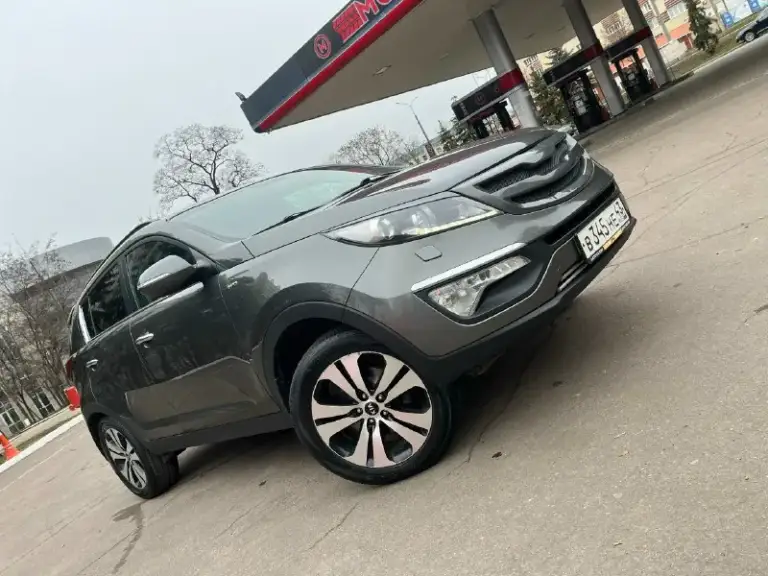 Продам kia sportage 3 (sl) 2.0 акпп, awd цена: 1 390 000 руб. Год: 2010 двигатель: 2.0 бензин 150 л. С. Пробег: 170 000 км автомобиль в хорошем состоянии, максимальная комплектация, автомобиль полностью в родном окрасе! Мотор работает без посторонних шумов. Оригинальный пробег, зеленая автотека, отправлю по запросу. Полная комплектация: панорамная крыша, полный привод, кожаный салон, бесключевой доступ, круиз контроль, двух зонный климат контроль, подогревы передних и задних сидений, парктроники, aux, usb, bluetooth, 2 ключа, сигнализация с дистанционным запуском, камера заднего вида, заводская музыка с оригинальным сабом! Новые передние тормозные диски, колодки, новые колодки ручника, новые пружины передние! Автомобиль срочных вложений не требует! Г. Донецк +79493670528
📞 Звоните: +7(949)3670528 - фотография - 3
