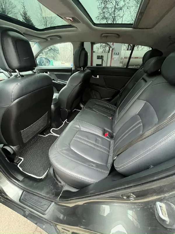 Продам kia sportage 3 (sl) 2.0 акпп, awd цена: 1 390 000 руб. Год: 2010 двигатель: 2.0 бензин 150 л. С. Пробег: 170 000 км автомобиль в хорошем состоянии, максимальная комплектация, автомобиль полностью в родном окрасе! Мотор работает без посторонних шумов. Оригинальный пробег, зеленая автотека, отправлю по запросу. Полная комплектация: панорамная крыша, полный привод, кожаный салон, бесключевой доступ, круиз контроль, двух зонный климат контроль, подогревы передних и задних сидений, парктроники, aux, usb, bluetooth, 2 ключа, сигнализация с дистанционным запуском, камера заднего вида, заводская музыка с оригинальным сабом! Новые передние тормозные диски, колодки, новые колодки ручника, новые пружины передние! Автомобиль срочных вложений не требует! Г. Донецк +79493670528
📞 Звоните: +7(949)3670528 - фотография - 6