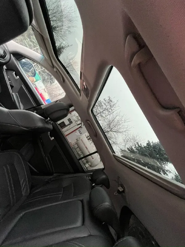 Продам kia sportage 3 (sl) 2.0 акпп, awd цена: 1 390 000 руб. Год: 2010 двигатель: 2.0 бензин 150 л. С. Пробег: 170 000 км автомобиль в хорошем состоянии, максимальная комплектация, автомобиль полностью в родном окрасе! Мотор работает без посторонних шумов. Оригинальный пробег, зеленая автотека, отправлю по запросу. Полная комплектация: панорамная крыша, полный привод, кожаный салон, бесключевой доступ, круиз контроль, двух зонный климат контроль, подогревы передних и задних сидений, парктроники, aux, usb, bluetooth, 2 ключа, сигнализация с дистанционным запуском, камера заднего вида, заводская музыка с оригинальным сабом! Новые передние тормозные диски, колодки, новые колодки ручника, новые пружины передние! Автомобиль срочных вложений не требует! Г. Донецк +79493670528
📞 Звоните: +7(949)3670528 - фотография - 8