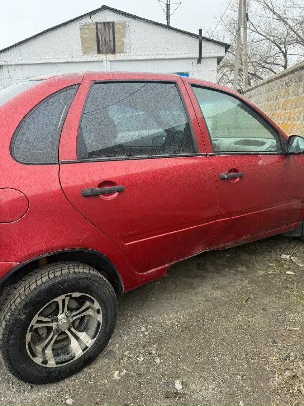 Продам ваз калина 🚗 2006 год. Газ 💨 бензин⛽ родной пробег 210.000 км. Мотор без нареканий, масло не ест. Коробка без нареканий, все передачи переключаются без хрустов. Есть над чем поработать. Машина находу. Цена 100.000 ₽ г. Донецк +79490581008
📞 Звоните: +7(949)0581008 - фотография - 5
