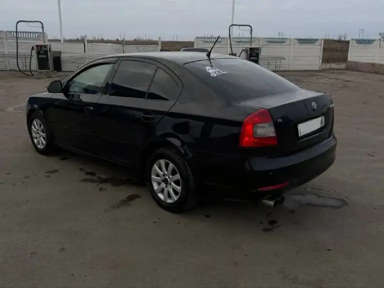 Skoda octavia a5 рестайлинг
Год: 2011
Двигатель: 1.8 турбо
Коробка: автоматическая dsg
Тип кузова: лифтбэк

Автомобиль в отличном состоянии, в правильном черном цвете. Сделано то, стоит stage 1, едет очень бодро. Коробка работает в штатном режиме. Ходовая часть обслужена. По кузову есть жизненные моменты.

Комплектация: 2-х зонный климат-контроль, круиз-контроль, датчик света, датчик дождя, 3-х ступенчатые подогревы сидений, хорошая музыка, 4 эсп.

Цена 700.000руб, реальному покупателю торг.

Г. Шахтерск

+79494431522
+79518398877 - фотография - 7