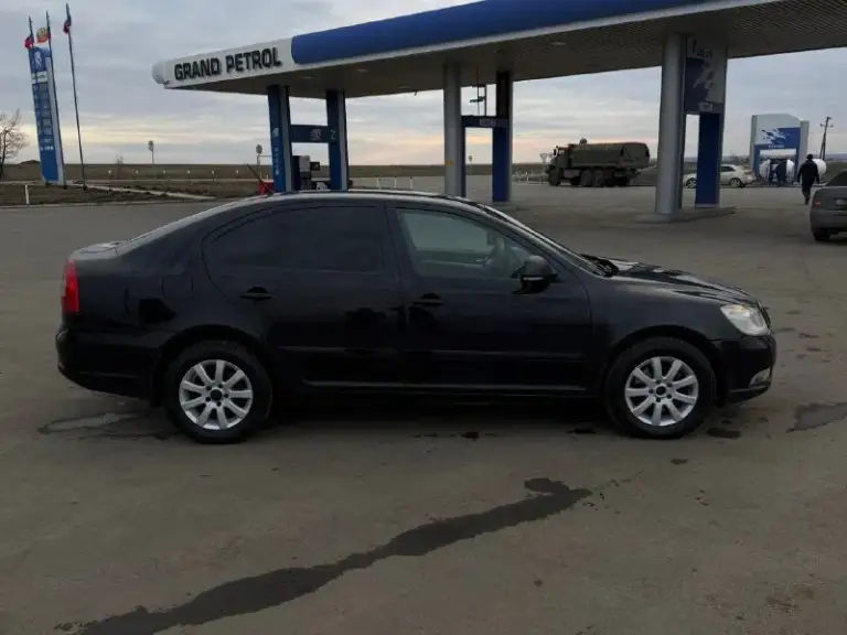 Skoda octavia a5 рестайлинг
Год: 2011
Двигатель: 1.8 турбо
Коробка: автоматическая dsg
Тип кузова: лифтбэк

Автомобиль в отличном состоянии, в правильном черном цвете. Сделано то, стоит stage 1, едет очень бодро. Коробка работает в штатном режиме. Ходовая часть обслужена. По кузову есть жизненные моменты.

Комплектация: 2-х зонный климат-контроль, круиз-контроль, датчик света, датчик дождя, 3-х ступенчатые подогревы сидений, хорошая музыка, 4 эсп.

Цена 700.000руб, реальному покупателю торг.

Г. Шахтерск

+79494431522
+79518398877 - фотография - 8