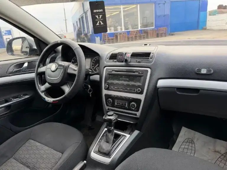 Skoda octavia a5 рестайлинг
Год: 2011
Двигатель: 1.8 турбо
Коробка: автоматическая dsg
Тип кузова: лифтбэк

Автомобиль в отличном состоянии, в правильном черном цвете. Сделано то, стоит stage 1, едет очень бодро. Коробка работает в штатном режиме. Ходовая часть обслужена. По кузову есть жизненные моменты.

Комплектация: 2-х зонный климат-контроль, круиз-контроль, датчик света, датчик дождя, 3-х ступенчатые подогревы сидений, хорошая музыка, 4 эсп.

Цена 700.000руб, реальному покупателю торг.

Г. Шахтерск

+79494431522
+79518398877 - фотография - 9