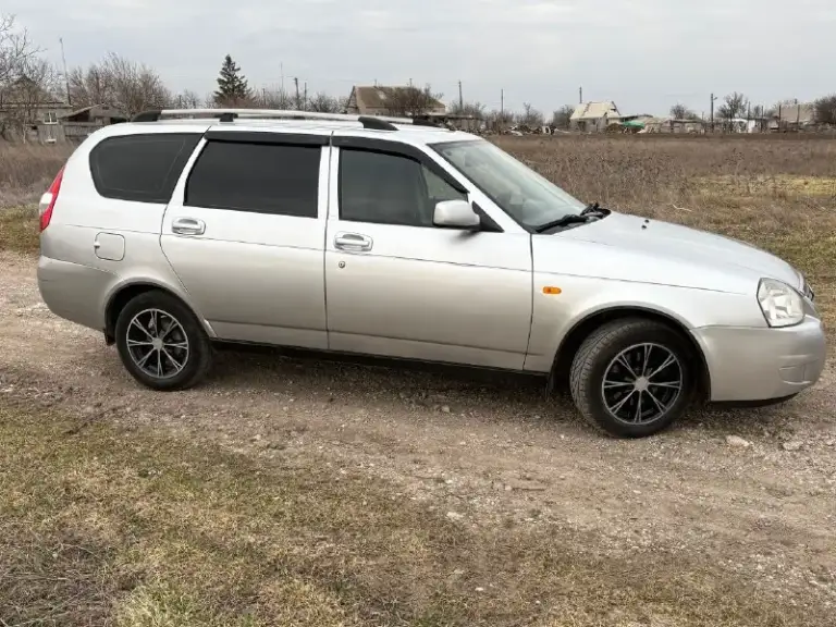 Продам lada priora приора (универсал) 2010г пробег 195т. Км. Автомобиль в очень хорошем состоянии. Все стекла заводские включая лобовое, ничего варить, красить не нужно. Двигатель 1.6 16 кл. ( комплект грм поменян)
Комплектация( кондиционер, эур, абс, передние стеклоподъемники, подушка безопасности, электрорегулировка зеркал и подогрев, центральный замок). Установлена сигнализация starline с автозапуском, штатная музыка, новый аккумулятор.
Авто на летней резине на 14 литых дисках.
Документы чистые, любое переоформление
Цена 375.т. ₽
Осмотр г. Новоазовск
Т. +79493183670
Т. +79493137598 - фотография - 3