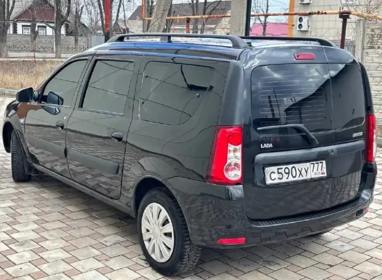 Продам семейный авто! Ваз largus 7мест! Автомобиль в отличнейшем состоянии! Абсолютно без вложений! Пробег составляет 120.000т. Км. 2 собственника. Кузов оцинкованный соответствует фото! Красивый черный цвет смотрится шикарно! Самый надежный двигатель reno 1.6 работает как часики! Без посторонних шумов, масло не расходует! Кпп и ходовая часть на 5/5! По автомобилю абсолютно нету никаких нареканий и вложений! По комплектации: кондиционер, abs, гидроусилитель руля, подогрев сидений, эл. Стеклоподъемники, и многое другое. Светлый приятный салон! Без порезов и потертостей! Документы чистые, без штрафов запретов и прочего! Цена 835.000т/р. Торг реальному покупателю! Тел: +79495364754.
📞 Звоните: +7(949)5364754 - фотография - 3