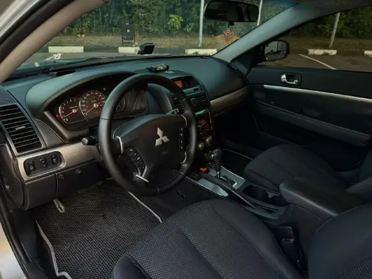 Продам mitsubishi galant 9, 2008 года выпуска, в последнем рестайлинге🔥 ➡️мотор 4g69 обьемом 2.4 литра, на 160 л. С, с огромным ресурсом, чугунный блок, мега надёжный, масложора нет. Оригинальный пробег авто 273.500 км, для данного мотора это только обкатка, любые проверки эндоскопом, замеры компрессии и тд. Замена масла каждые 6000 тысяч, лью только 95, иногда 100-й бензин. Катализаторы вырезаны, авто прошито под 95-100 бензин, едет очень-очень бодро. Комплект грм, со всеми роликами заменен на 273.000 км. ➡️автоматическая коробка передач, работает четко, без пинков и рывков. На 270.000 км сделал большое то: заменил передние стойки, стойки и втулки стабилизаторов, сайлентблоки задние, шрузы внутренние, передние тормозные диски, колодки вкруг, подушки акпп, заменил масло в акпп оригинал mitsubishi atf sp-3, масло в двигателе takayama 5-30, полная замена жидкости гидроусилителя на mitsubishi dia queen, заменил подрулевой шлейф, обслужил ручник, новый аккумулятор на 65a. Бо
📞 Звоните: +7(949)3215048 - фотография - 6