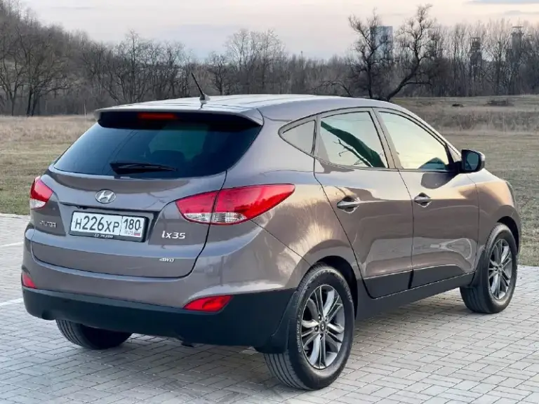 ☑️ Hyundai ix35 рестайлинг☑️
В шикарном состоянии!
✅Полный привод 4 wd
✅1 Хозяин
✅Без дтп!
✅Год выпуска 2014
✅ 2.0
✅Бензиновый (атмосферный)
✅Коробка механика 6 ступка
✅Пробег 215 тыс. Км.
✅Автотека зелёная
✅2 Ключа
✅Сигнализация
✅Режим eco
✅Разъемы под aux usb
✅Разъем 12v
✅Камера заднего вида
✅Литые диски r17

🔥В подарок новому владельцу🔥 ✅полный бак топлива
✅Донецк. Стоимость 1.395.000₽🔥
Тел. +7949-50-800-60
📞 Звоните: +7(949)5080060 - фотография - 4