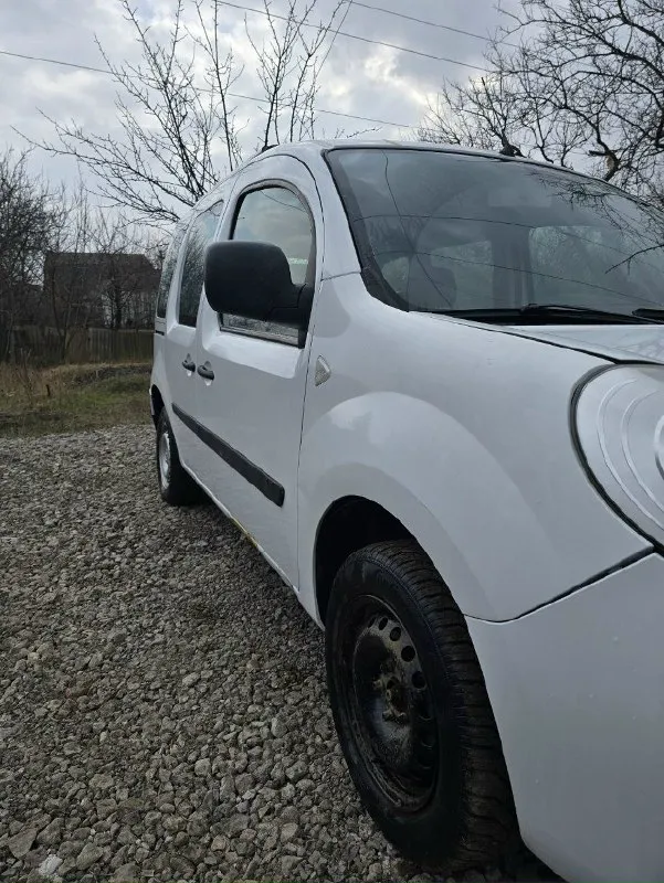 Продам renault kangoo 2009г.1,5 dci авто в отличном состоянии, полностью обслужено, примят правый порог, на его ремонт уступлю. Мини линзы в фарах, сиденья передние и задние с hyundai сантафе, передние с обогревом, новое лобовое стекло. Мотор контрактный с пробегом 90000км. , все документы на него имеются, он вписан в тех паспорт. Постоянный учёт рф 180 регион. Цена 650000т. Торг 79493338357 юрий
📞 Звоните: +7(949)3338357 - фотография - 2