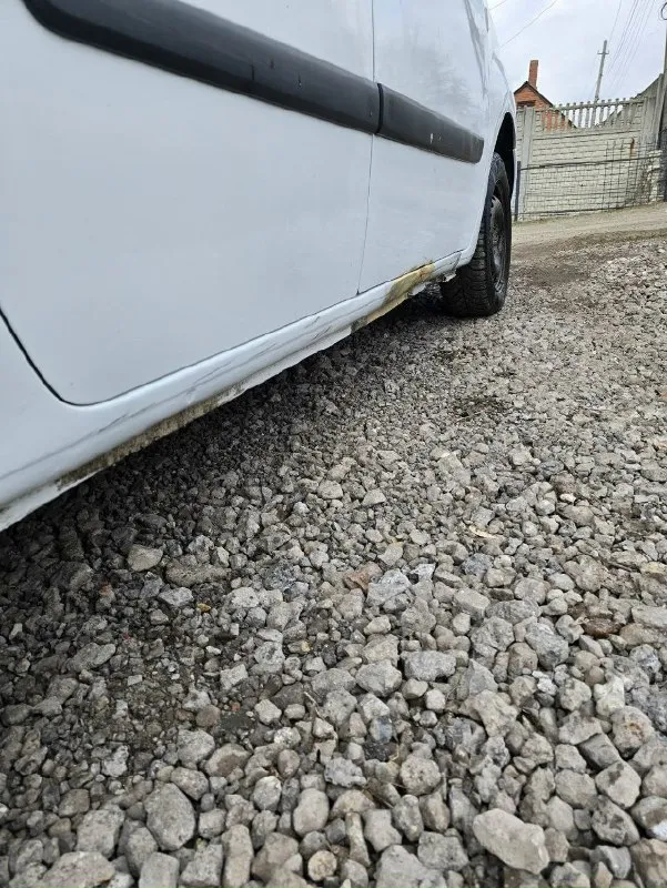 Продам renault kangoo 2009г.1,5 dci авто в отличном состоянии, полностью обслужено, примят правый порог, на его ремонт уступлю. Мини линзы в фарах, сиденья передние и задние с hyundai сантафе, передние с обогревом, новое лобовое стекло. Мотор контрактный с пробегом 90000км. , все документы на него имеются, он вписан в тех паспорт. Постоянный учёт рф 180 регион. Цена 650000т. Торг 79493338357 юрий
📞 Звоните: +7(949)3338357 - фотография - 3